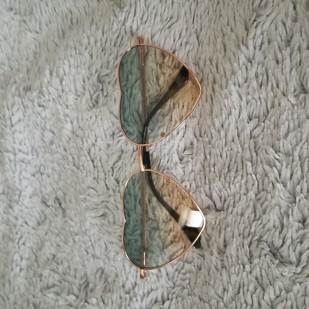 Heart Shaped Metal Frame Sunglasses